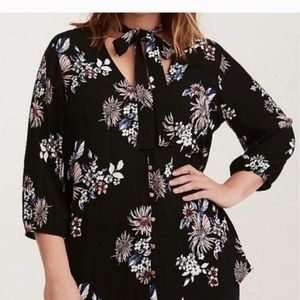 Torrid Black Floral Tie Neck Gauze Shirt (D5-19)